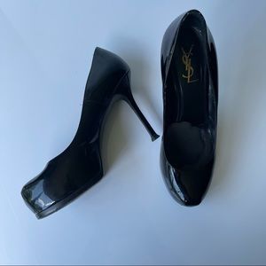 Yves Saint Laurent Pumps